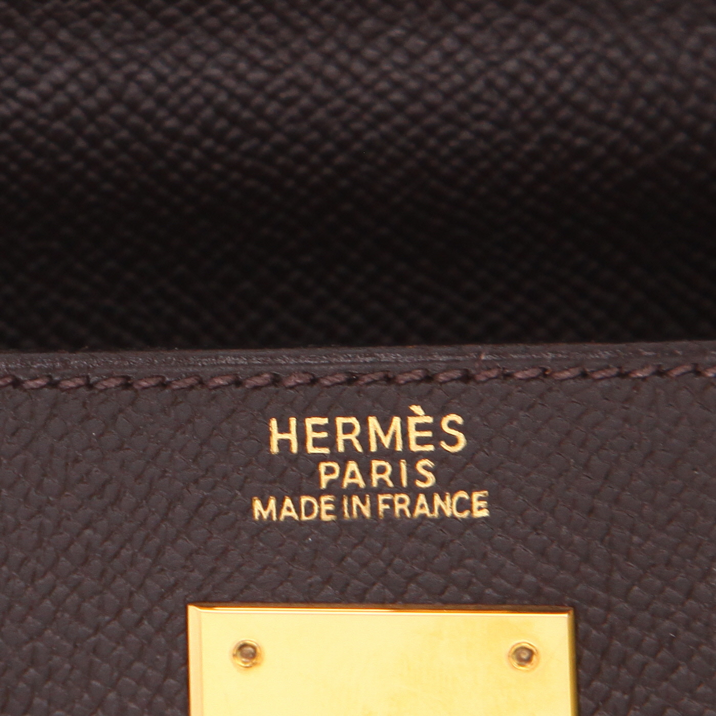 Bolso de mano Hermès  Kelly 32 cm en cuero Courchevel marrón - Detail D2