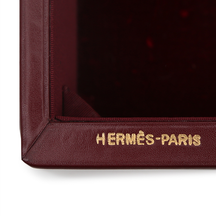 Hermès, rare jewellery box, in burgundy box leather, inside with a compartment lined with burgundy velvet, signed, around 1960/70 - Detail D3