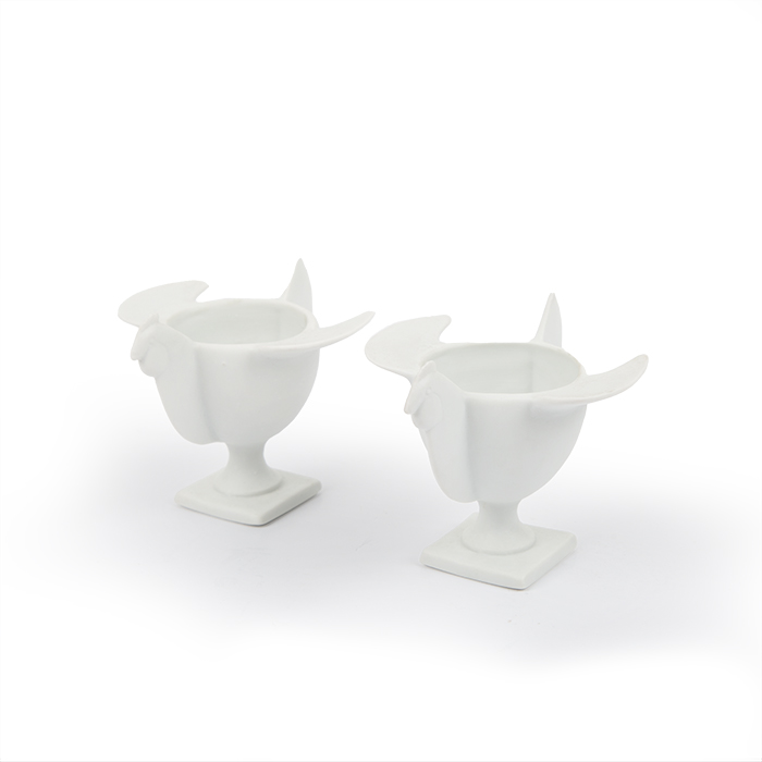 François-Xavier Lalanne, paire de coquetiers "Poule", en biscuit de la manufacture de la porcelaine de Paris, signés, avec leur écrin d'origine, des années 1990 - Detail D1