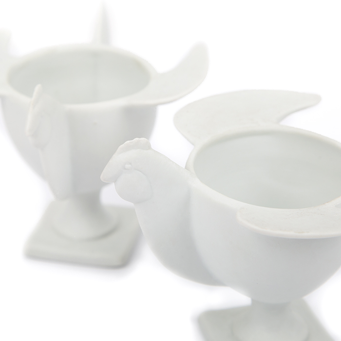 François-Xavier Lalanne, paire de coquetiers "Poule", en biscuit de la manufacture de la porcelaine de Paris, signés, avec leur écrin d'origine, des années 1990 - Detail D2