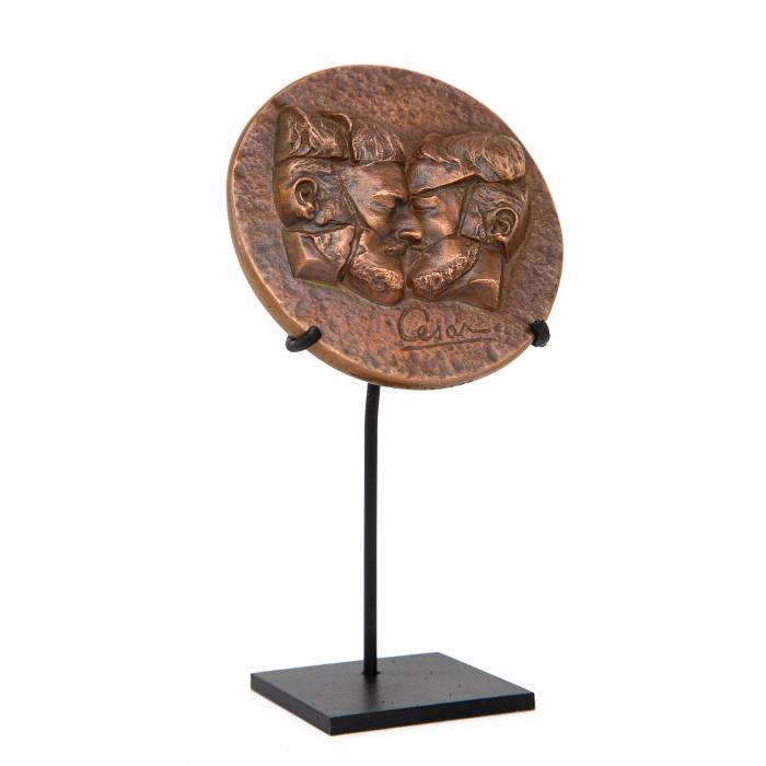 César, "Portrait de Roger Bezombes", medal from the Monnaie de Paris, in copper-patinated bronze, signed, numbered and dated, of 1973 - 00pp