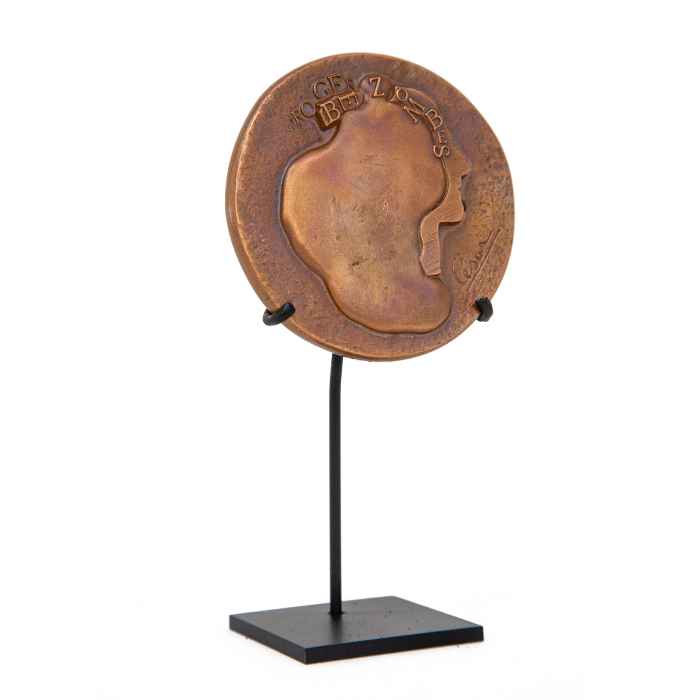 César, "Portrait de Roger Bezombes", médaille de la monnaie de Paris, en bronze à patine cuivrée, signée, numérotée et datée, de 1973