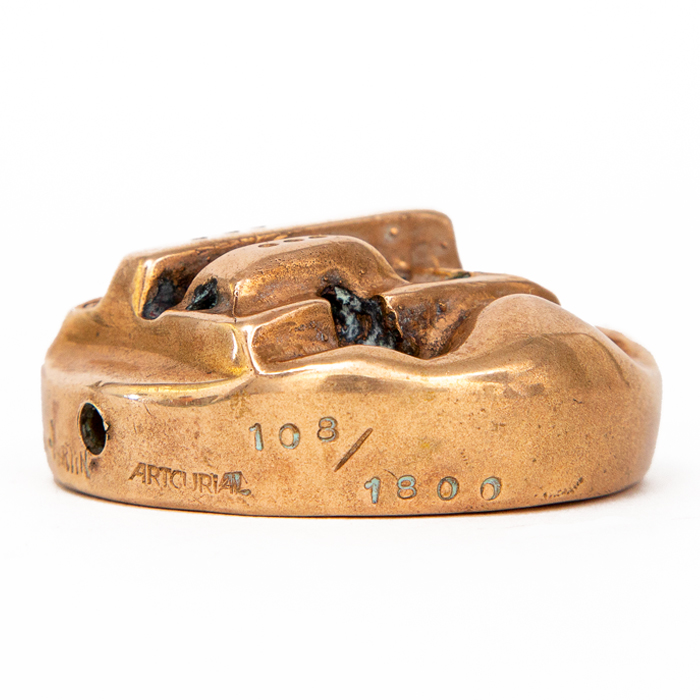 Étienne-Martin, "Petite Demeure", pendentif-sculpture, en bronze doré, édition Artcurial, signé, estampillé et numéroté, avec son certificat et son écrin d'origine, des années 1970 - Detail D3