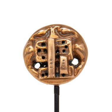 Étienne-Martin, "Petite Demeure", pendentif-sculpture, en bronze doré, édition Artcurial, signé, estampillé et numéroté, avec son certificat et son écrin d'origine, des années 1970