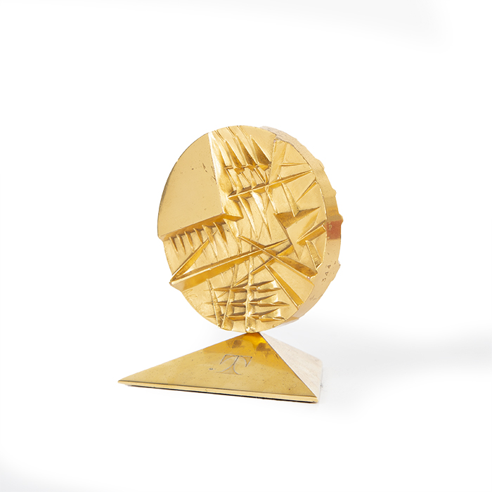 Arnaldo Pomodoro, "Disco per Tecno" multiple sculpture, in gilded bronze, Stefano Johnson edition, signed, stamped and numbered, of 1983/1984 - Detail D4