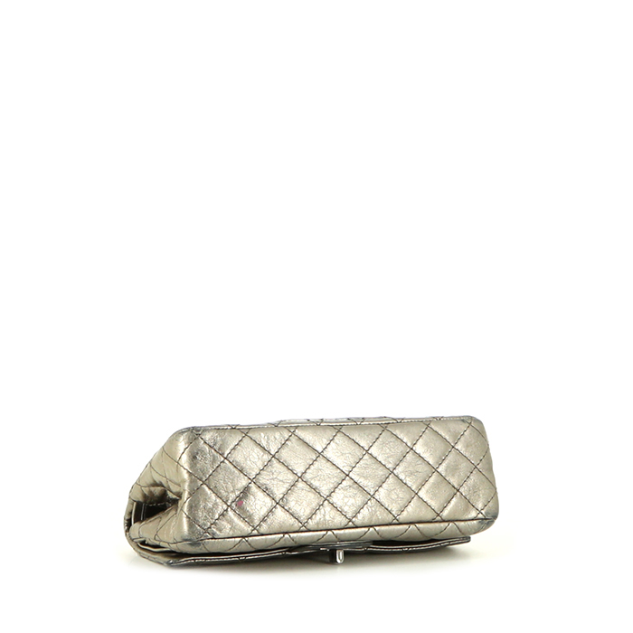 Bolso bandolera Chanel 2.55 en cuero acolchado dorado - Detail D5