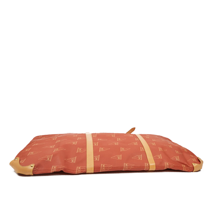 Porte-habits Louis Vuitton America's Cup en toile enduite rouge et cuir naturel - Detail D3