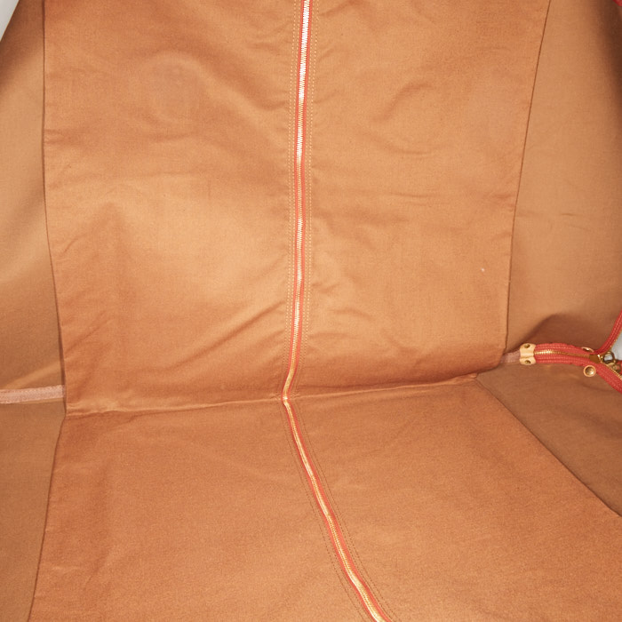 Porte-habits Louis Vuitton America's Cup en toile enduite rouge et cuir naturel - Detail D4