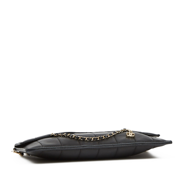 Sac/pochette Chanel en cuir matelassé noir - Detail D3