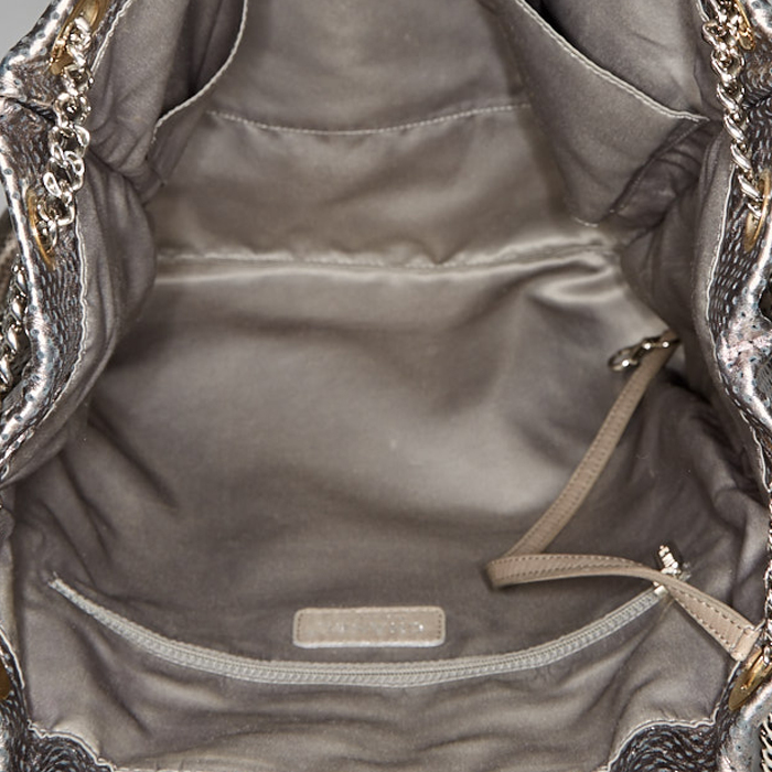 Chanel Grand Shopping shopping bag in silver leather - Detail D4