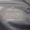 Sac cabas Chanel Forato Grand Shopping en cuir argenté - Detail D5 thumbnail