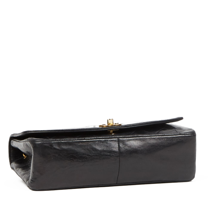 Chanel  Vintage Diana shoulder bag  in black quilted leather - Detail D3