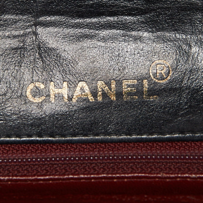 Sac bandoulière Chanel  Vintage Diana en cuir matelassé noir - Detail D5