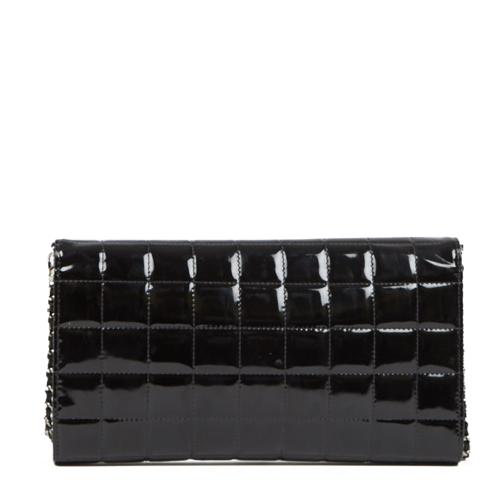Chanel clutch in black patent quilted leather - Detail D2