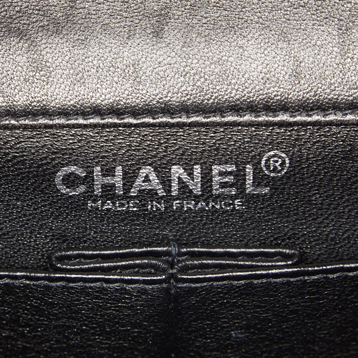 Pochette da sera Chanel in pelle verniciata e foderata nera - Detail D5