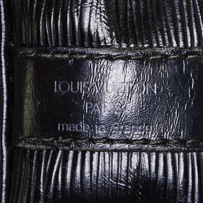 Sac cabas Louis Vuitton petit Noé en cuir épi noir - Detail D3