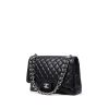 Chanel  Timeless Maxi Jumbo handbag  in black quilted grained leather - 00pp thumbnail