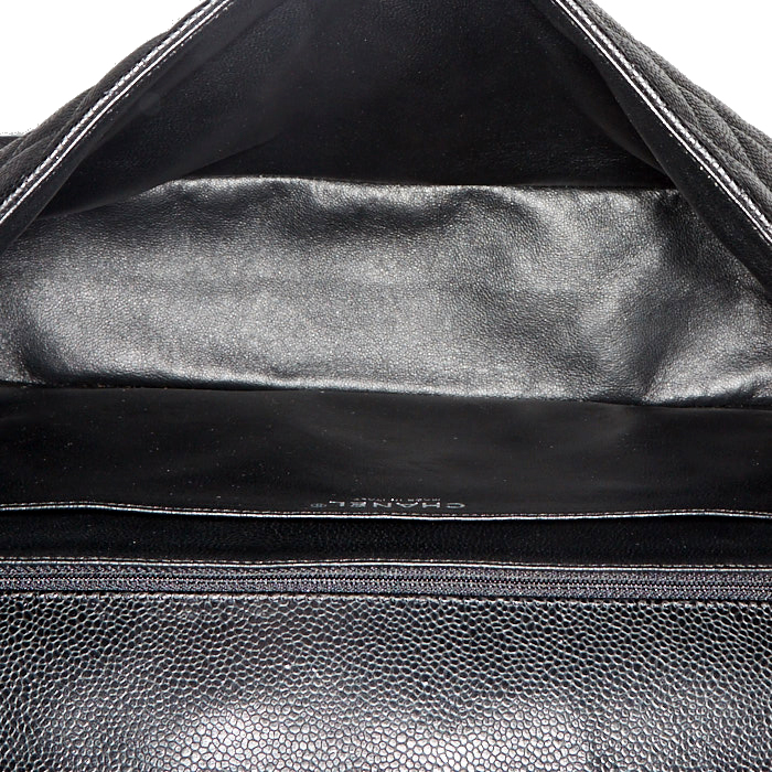 Bolso de mano Chanel  Timeless Maxi Jumbo en cuero granulado acolchado negro - Detail D4