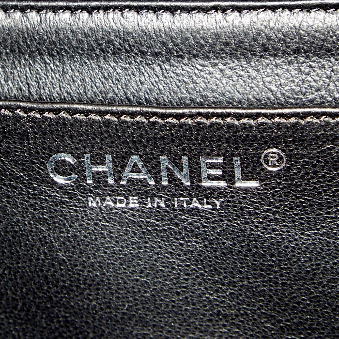 Sac à main Chanel  Timeless Maxi Jumbo en cuir grainé matelassé noir - Detail D5