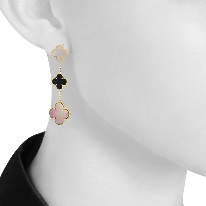 Pendientes Van Cleef & Arpels Magic Alhambra en oro amarillo,  nácar y ónix - Detail D1