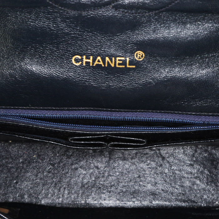 Chanel  Vintage handbag  in blue quilted leather  and red piping - Detail D3