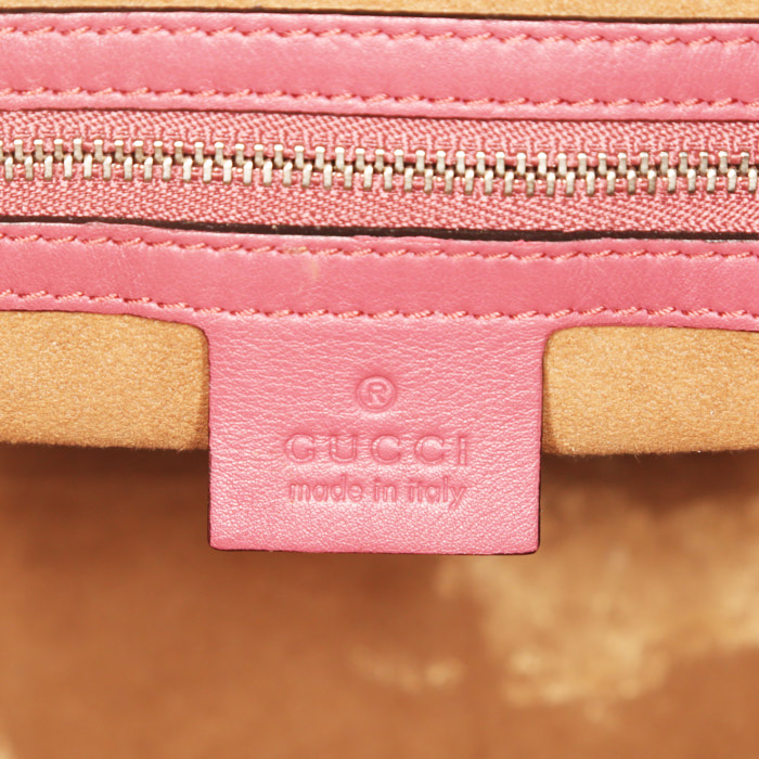 Sac à main Gucci Boston en toile monogram grise et cuir rose - Detail D4