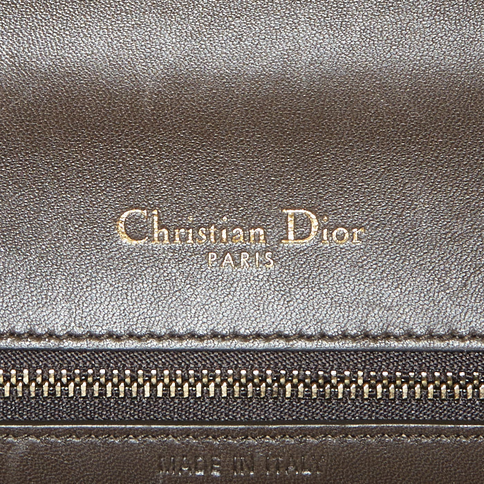 Sac bandoulière Dior Diorama en cuir marron - Detail D5