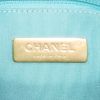 Sac bandoulière Chanel 19 en toile denim bleue - Detail D4 thumbnail