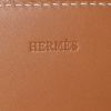 Bolso para llevar al hombro Hermès Virevolte en cuero swift verde Sauge y cuero natural - Detail D5 thumbnail