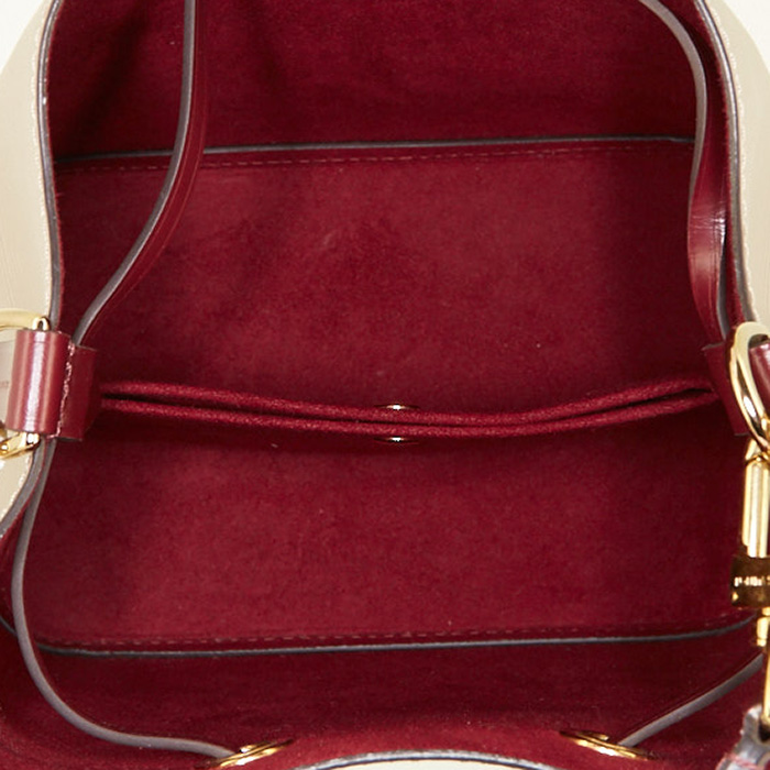 Louis Vuitton NéoNoé handbag in beige epi leather and burgundy leather - Detail D3