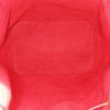 Sac cabas Louis Vuitton Grand Noé en cuir épi rouge - Detail D2 thumbnail