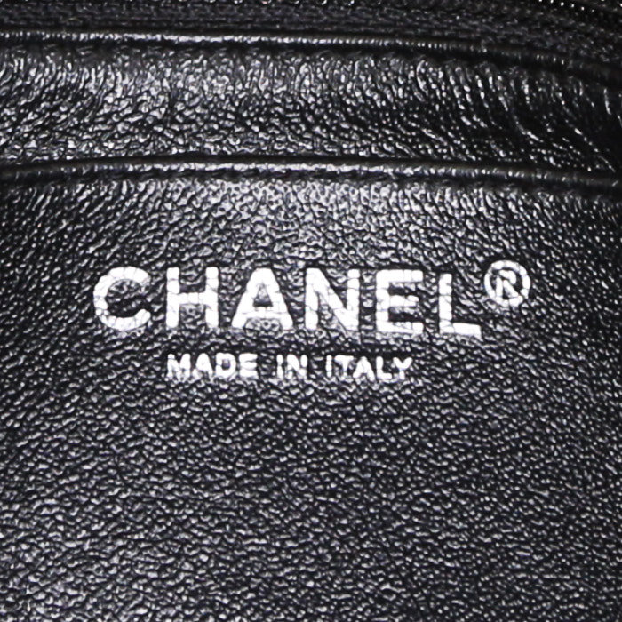 Sac bandoulière Chanel Mini Timeless en cuir matelassé noir - Detail D3