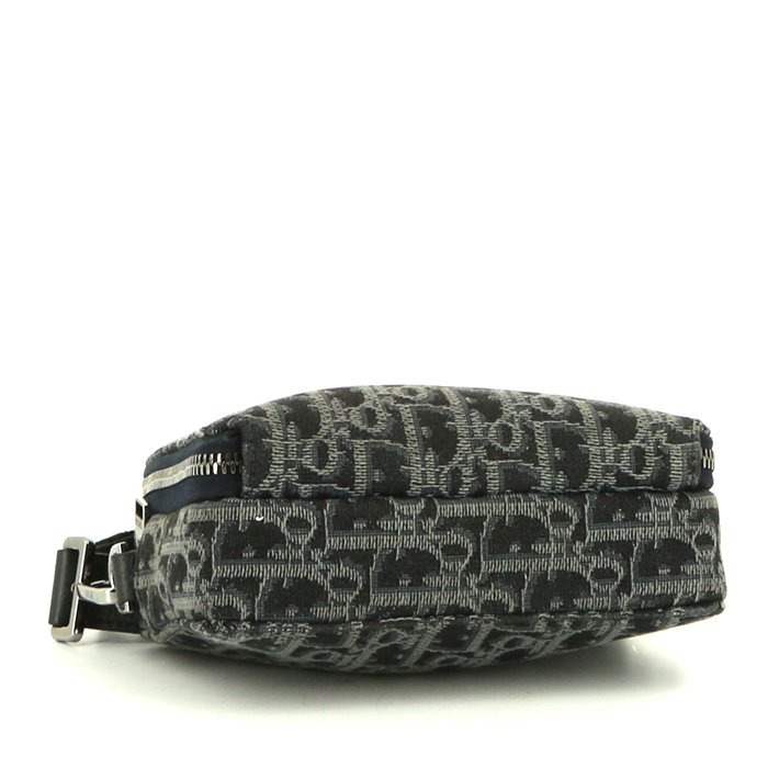 Bolso bandolera Dior  en lona Monogram Oblique gris y negra y cuero gris - Detail D5