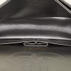 Bolso de mano Chanel 2.55 en cuero acolchado gris metalizado - Detail D3 thumbnail