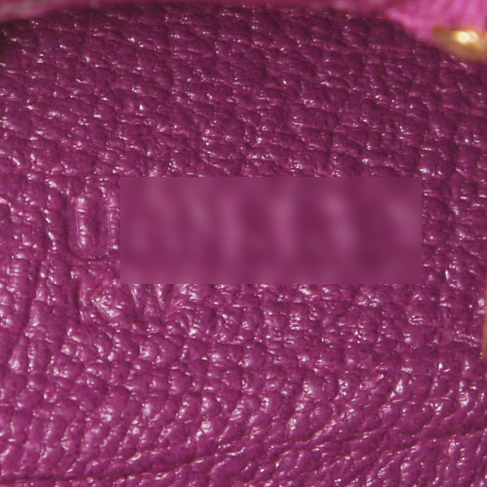 Sac à main Hermès Kelly 25 cm Touch en cuir violet Anemone et crocodile niloticus violet Amethyst - Detail D5