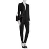 Bolso bandolera Chanel Gabrielle  modelo mediano en cuero acolchado negro - Detail D2 thumbnail