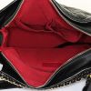 Bolso bandolera Chanel Gabrielle  modelo mediano en cuero acolchado negro - Detail D3 thumbnail