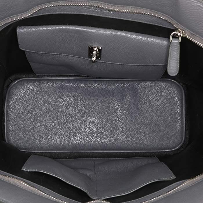 Sac cabas Dior Open Bar en cuir grainé gris - Detail D2