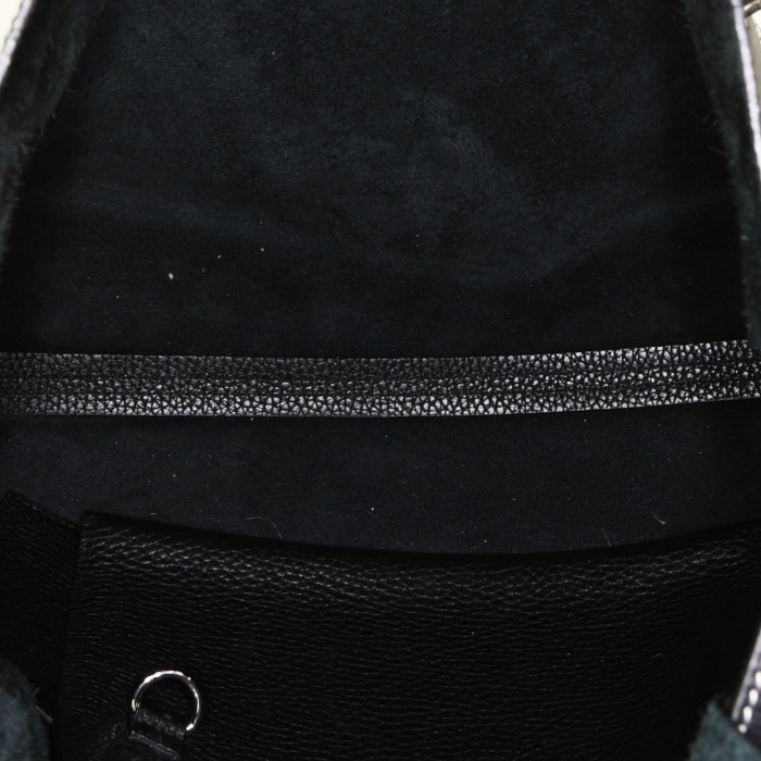 Sac bandoulière Loewe en cuir grainé noir - Detail D2