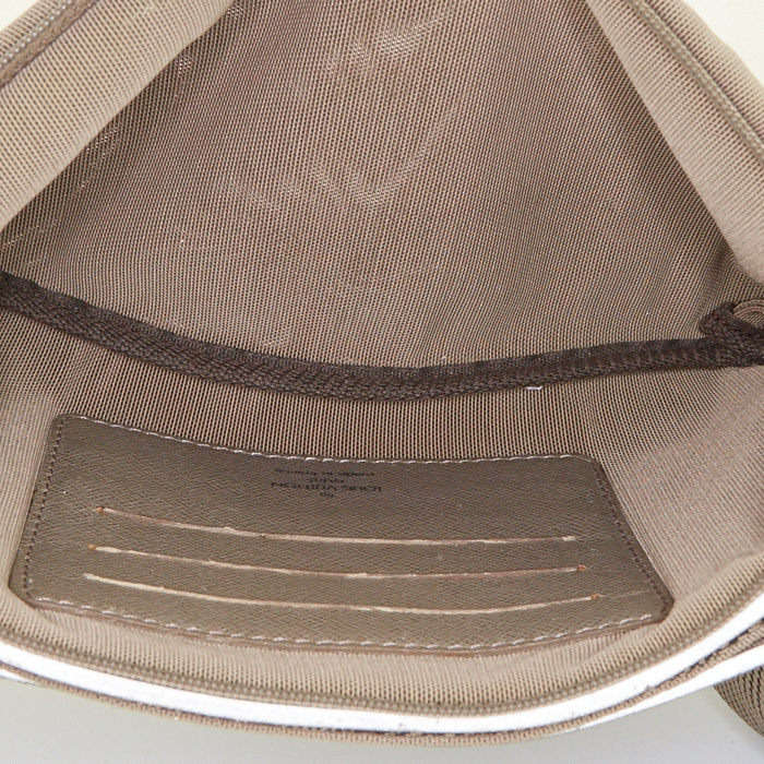 Louis Vuitton Editions Limitées clutch-belt in grey canvas with two water bottles - Detail D2
