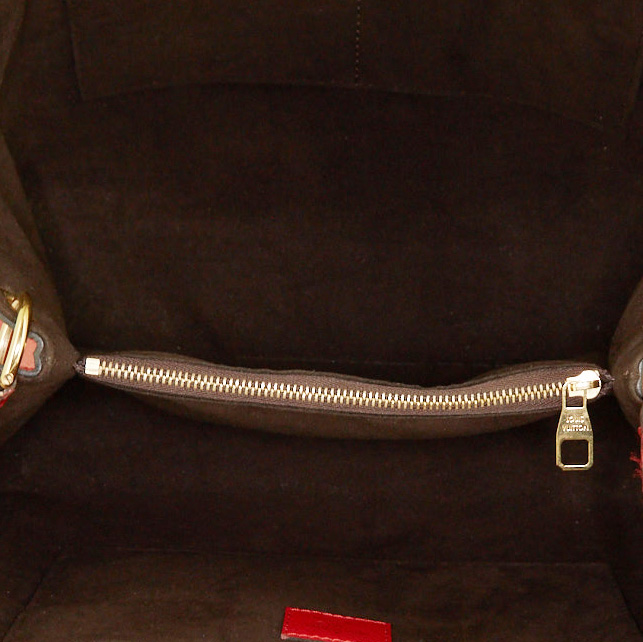 Louis Vuitton Trocadéro handbag in red monogram leather - Detail D2