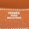 Porta-documentos Hermès Kelly Dépêches en cuero epsom color oro - Detail D3 thumbnail