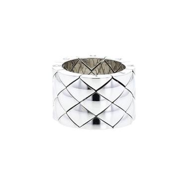 Sortija Chanel Matelassé modelo grande en oro blanco