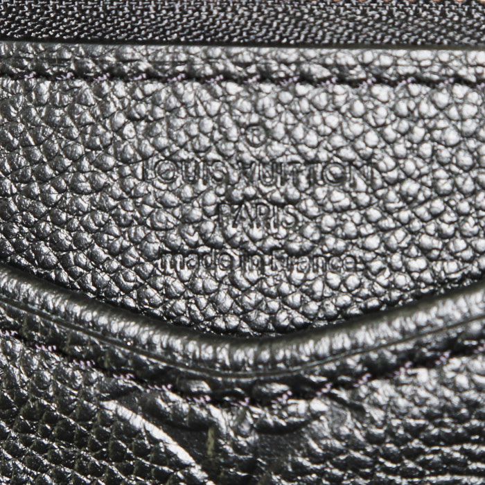 Sac bandoulière Louis Vuitton Pallas BB en cuir monogram noir - Detail D3