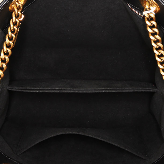 Louis Vuitton New Wave handbag in black quilted leather - Detail D3