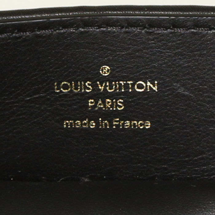 Louis Vuitton New Wave handbag in black quilted leather - Detail D4