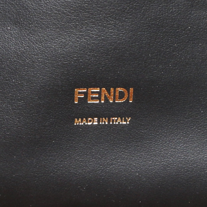 Bolso para llevar al hombro Fendi  Kan U modelo grande  en charol negro - Detail D3