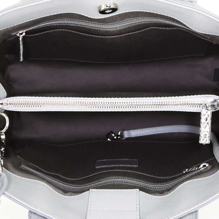 Borsa a tracolla Chanel Executive in pelle grigia - Detail D3
