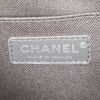 Borsa a tracolla Chanel Executive in pelle grigia - Detail D4 thumbnail