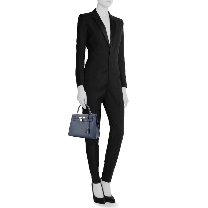 Sac à main Hermès Kelly 28 cm en cuir epsom bleu indigo - Detail D1